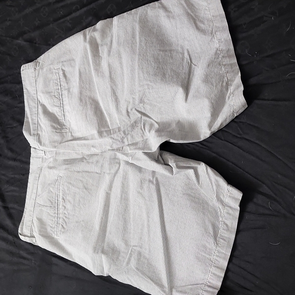 Old Navy shorts 9" inseam - Picture 4 of 4